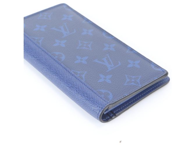 Louis Vuitton RFID-Protected Taigarama Portefeuille Brazza Long Wallet Blue - view 3