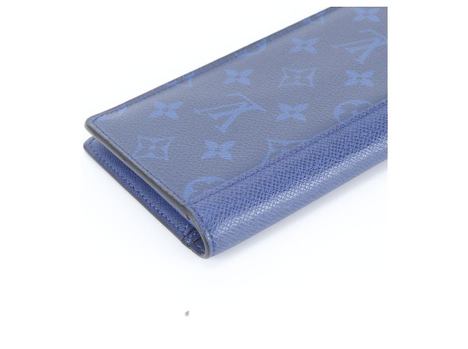 Louis Vuitton RFID-Protected Taigarama Portefeuille Brazza Long Wallet Blue - view 4