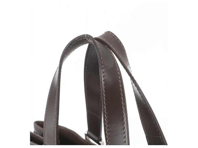 Sac cabas Louis Vuitton Taiga Kasbek PM en cuir Grizzly - vue 2