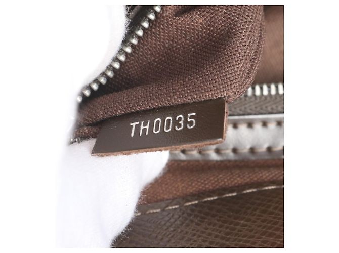 Sac cabas Louis Vuitton Taiga Kasbek PM en cuir Grizzly - vue 9