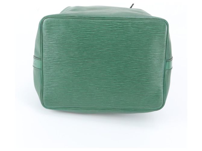 Noe Bolso de hombro con cordón Louis Vuitton Epi Petit Noé - vista 6