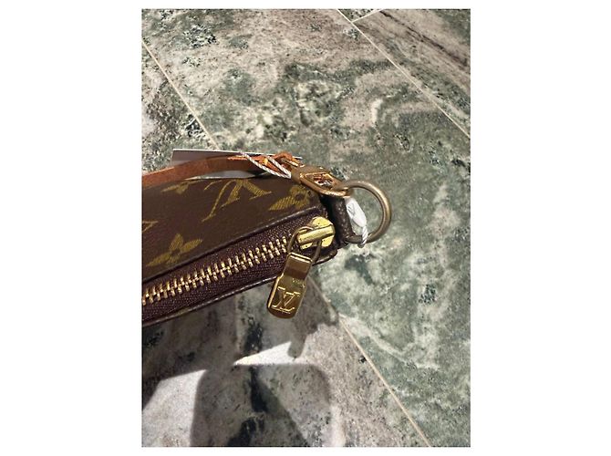 Louis Vuitton Pochette Accessoires Monogram Castaño Monograma - vista 4