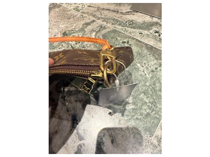 Louis Vuitton Pochette Accessoires Monogram Marrom Monograma - vista 4