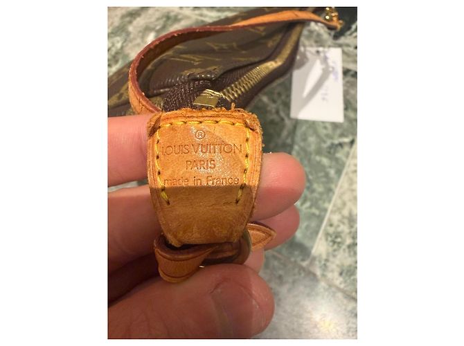 Louis Vuitton Pochette Accessoires Monogram Marrom Monograma - vista 5