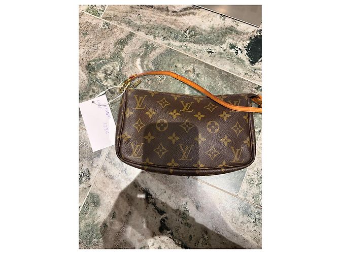 Louis Vuitton Pochette Accessoires Monogram Marrom Monograma - vista 6
