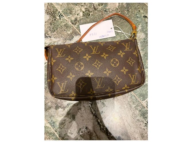 Louis Vuitton Pochette Accessoires Monogram Marrom Monograma - vista 7