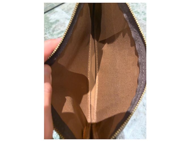 Louis Vuitton Pochette Accessoires Monogram Marrom Monograma - vista 8