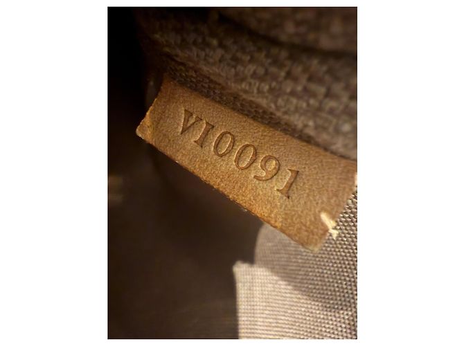 Louis Vuitton Pochette Accessoires Monogram Marrom Monograma - vista 9