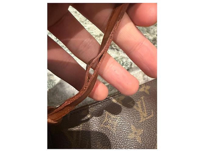 Louis Vuitton Pochette Accessoires Monogram Marrom Monograma - vista 3
