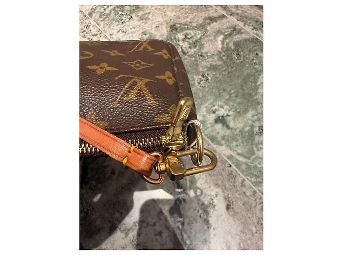 Louis Vuitton Pochette Accessoires Monogram Marrom Monograma - vista 6