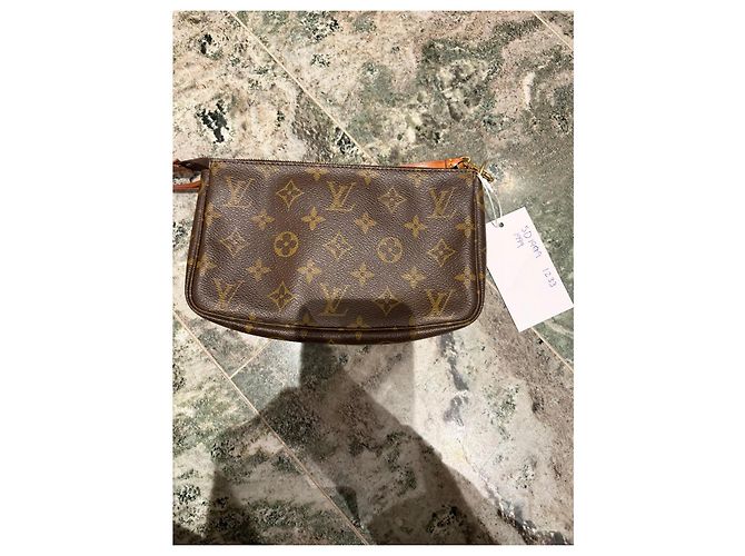 Louis Vuitton Pochette Accessoires Monogram Marrom Monograma - vista 7