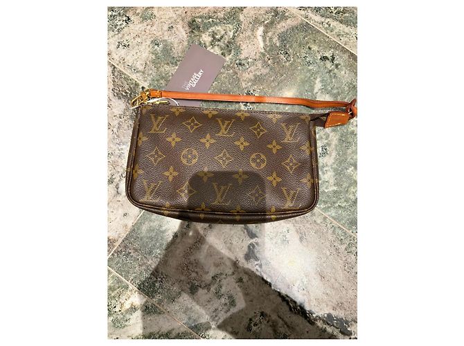 Louis Vuitton Pochette Accessoires Monogram Marrom Monograma - vista 8