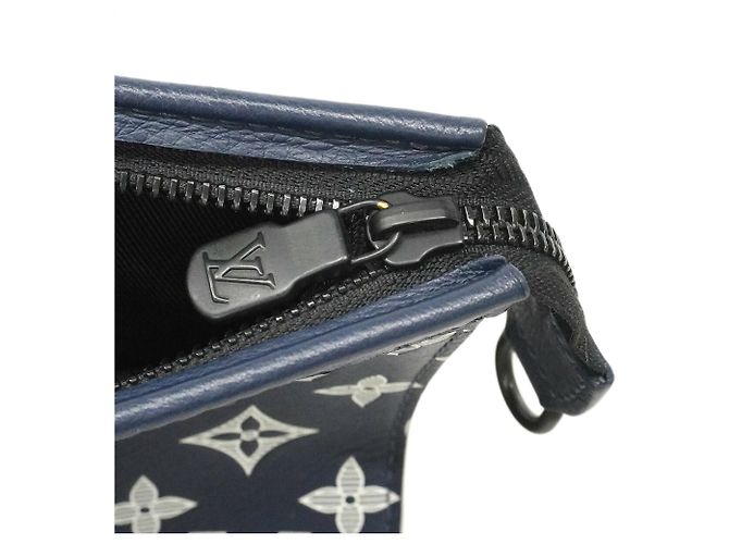 Borsa a tracolla Louis Vuitton Monogram Shadow Gaston Blu navy - vista 8