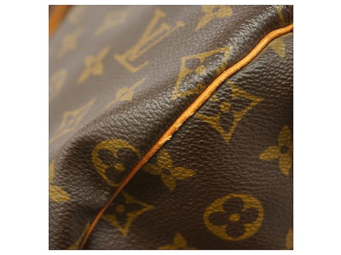 Louis Vuitton Boston Monogram Keepall Bandoulière 55 Castaño - vista 12