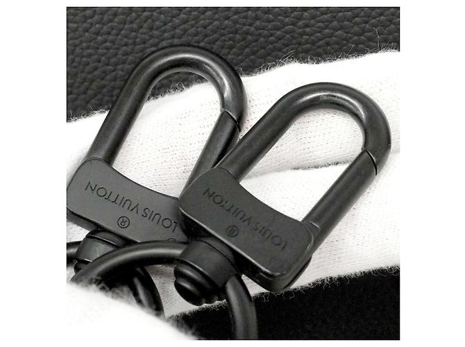 Sac à épaule Louis Vuitton LV Aerogram Takeoff PM Noir - vue 11