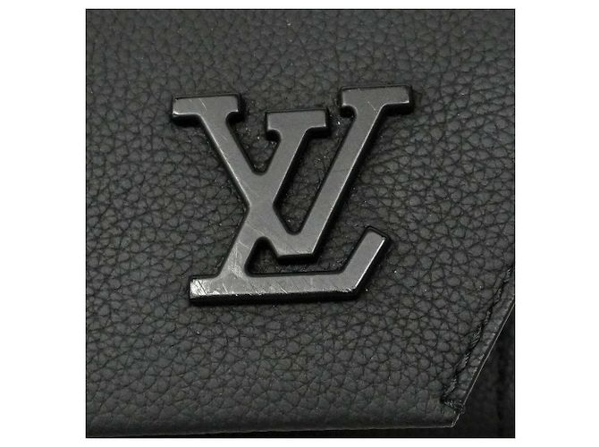 Sac à épaule Louis Vuitton LV Aerogram Takeoff PM Noir - vue 13