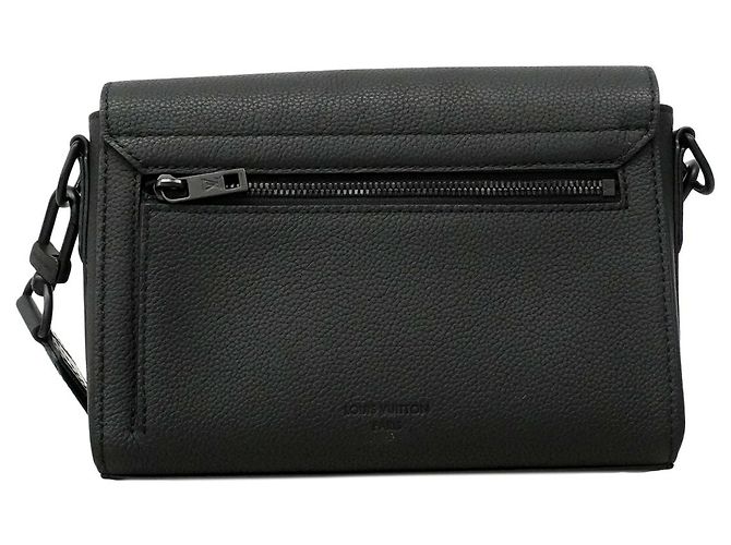 Sac à épaule Louis Vuitton LV Aerogram Takeoff PM Noir - vue 14