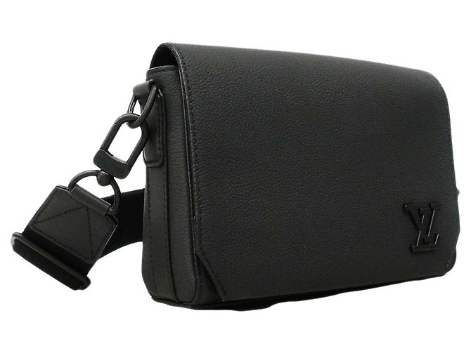 Sac à épaule Louis Vuitton LV Aerogram Takeoff PM Noir - vue 2