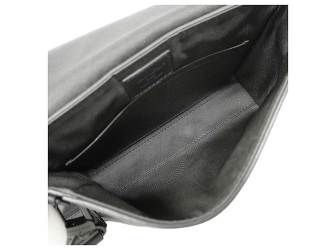 Sac à épaule Louis Vuitton LV Aerogram Takeoff PM Noir - vue 4