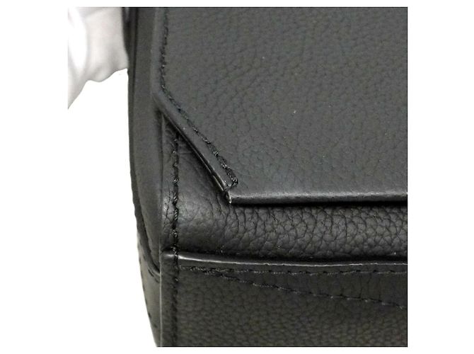 Sac à épaule Louis Vuitton LV Aerogram Takeoff PM Noir - vue 6