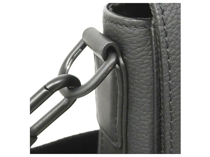 Sac à épaule Louis Vuitton LV Aerogram Takeoff PM Noir - vue 8