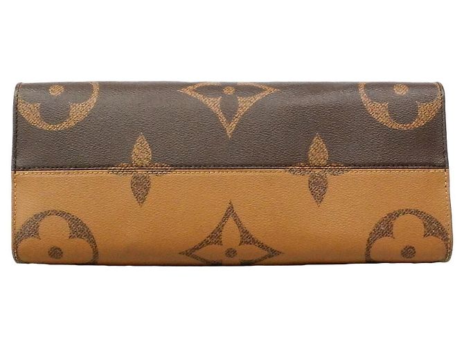 Louis Vuitton Monogram Giant Reverse OnTheGo MM Tote Bag Braun - Ansicht 3