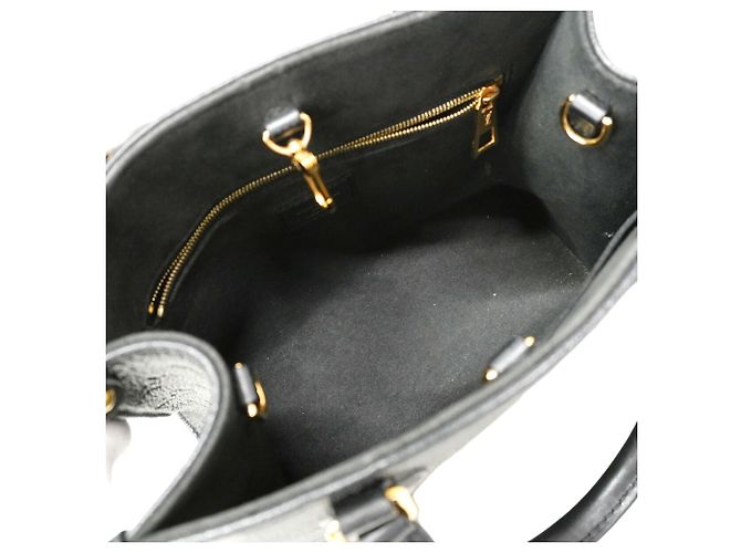 Sac à main Louis Vuitton Monogram Empreinte OnTheGo PM Noir - vue 4