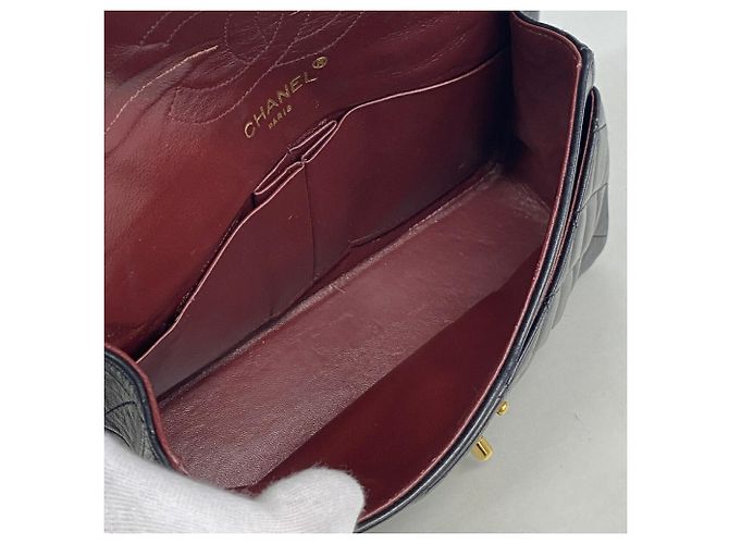 Chanel Matelassé Schultertasche aus schwarzem Lammleder - Ansicht 4