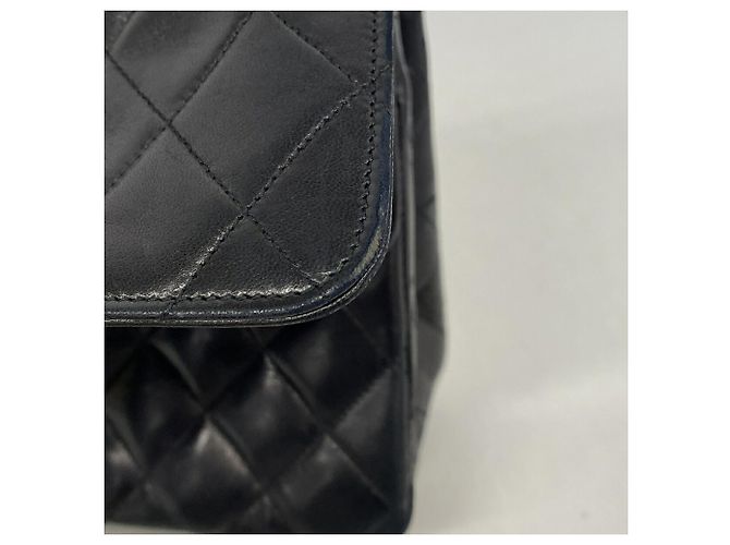 Chanel Matelassé Schultertasche aus schwarzem Lammleder - Ansicht 7