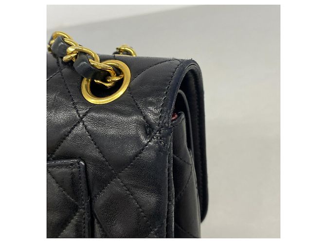 Chanel Matelassé Schultertasche aus schwarzem Lammleder - Ansicht 8