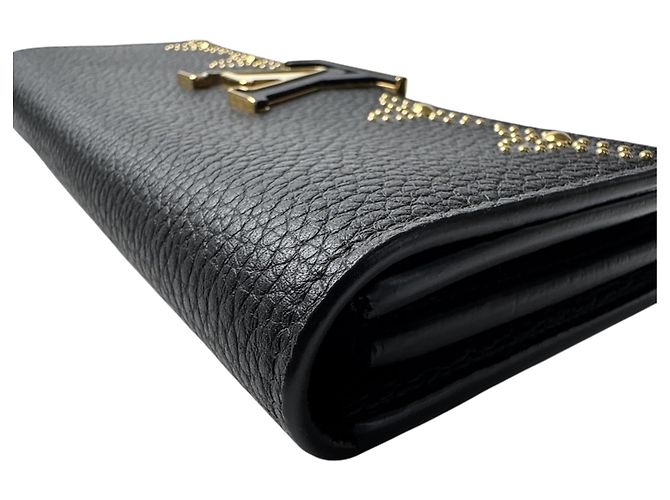 Louis Vuitton Portefeuille Capucines Studded Long Wallet Nero - vista 14