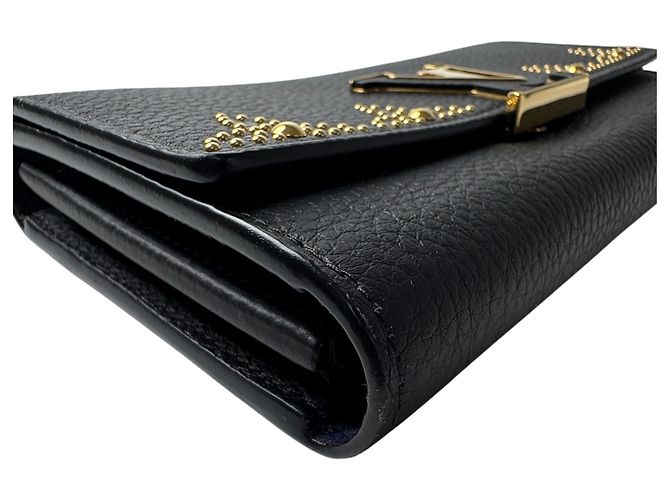 Louis Vuitton Portefeuille Capucines Studded Long Wallet Nero - vista 17