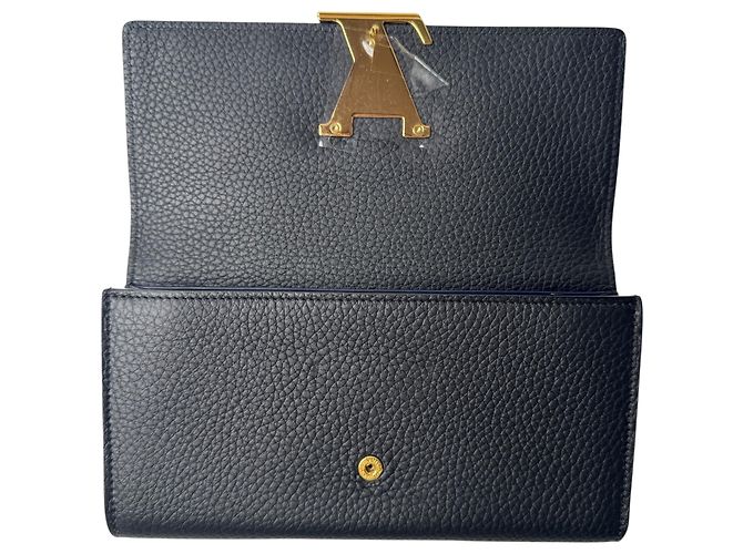 Louis Vuitton Portefeuille Capucines Studded Long Wallet Nero - vista 6