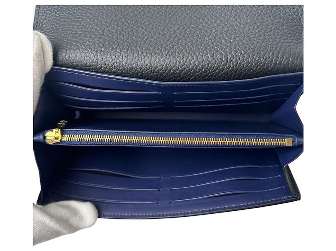 Louis Vuitton Portefeuille Capucines Studded Long Wallet Nero - vista 7
