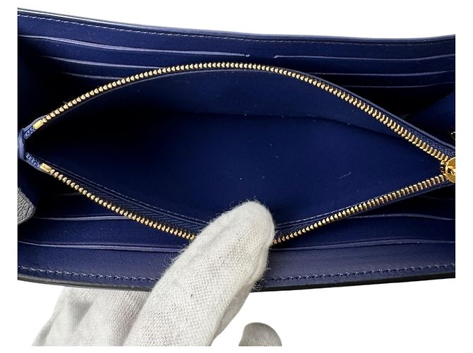 Louis Vuitton Portefeuille Capucines Studded Long Wallet Nero - vista 8