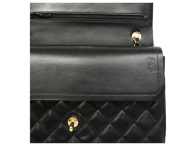 Chanel Schultertasche aus schwarzem Lammleder - Ansicht 7