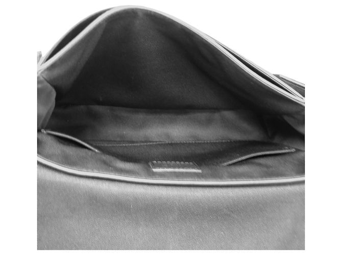 Borsa a tracolla da uomo Louis Vuitton District PM NV3 Nero - vista 6
