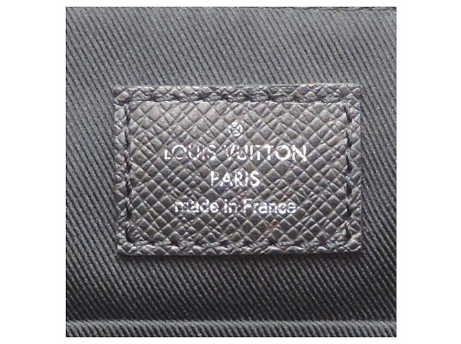 Borsa a tracolla da uomo Louis Vuitton District PM NV3 Nero - vista 8