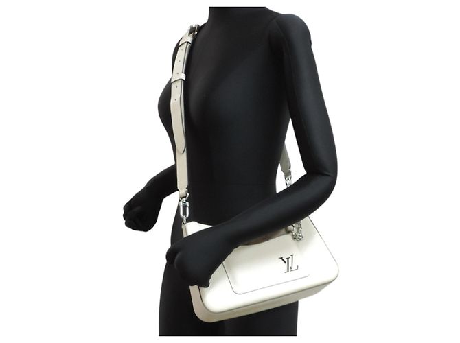 Sac à main Louis Vuitton Marelle Blanc - vue 8