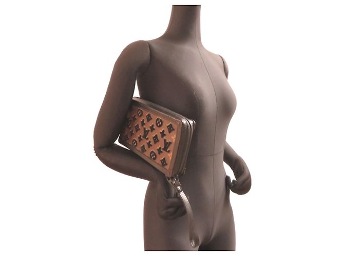 Louis Vuitton Soft Trunk Clutch Black - view 8