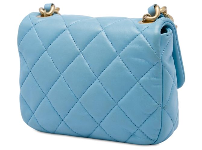 Chanel Blue Mini Quilted Lambskin Lacquered Chain Flap Azul Azul claro - vista 2