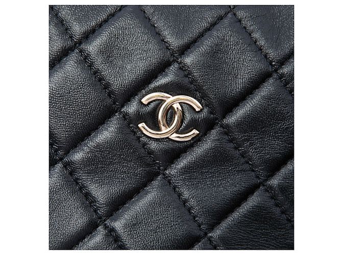Bolso Chanel Mini de Piel de Cordero Acolchada Negra con Cadena Negro - vista 5