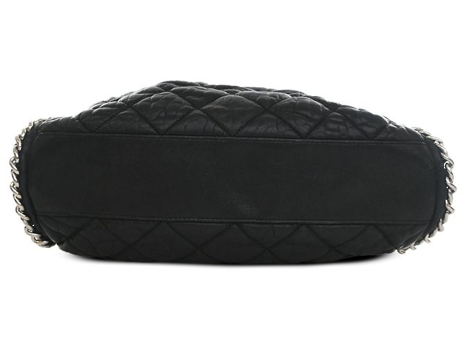 Chanel Bolsa Hobo em pele de cordeiro matelassada preta lavada com corrente Preto - vista 3