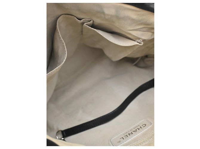 Chanel Bolsa Hobo em pele de cordeiro matelassada preta lavada com corrente Preto - vista 4