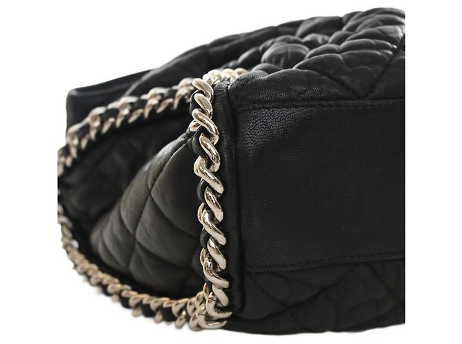 Chanel Bolsa Hobo em pele de cordeiro matelassada preta lavada com corrente Preto - vista 9