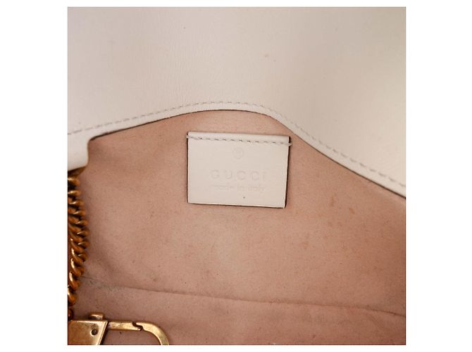 Gucci Mini GG Marmont Steppenechtleder Schultertasche mit Klappe in Weiß - Ansicht 5
