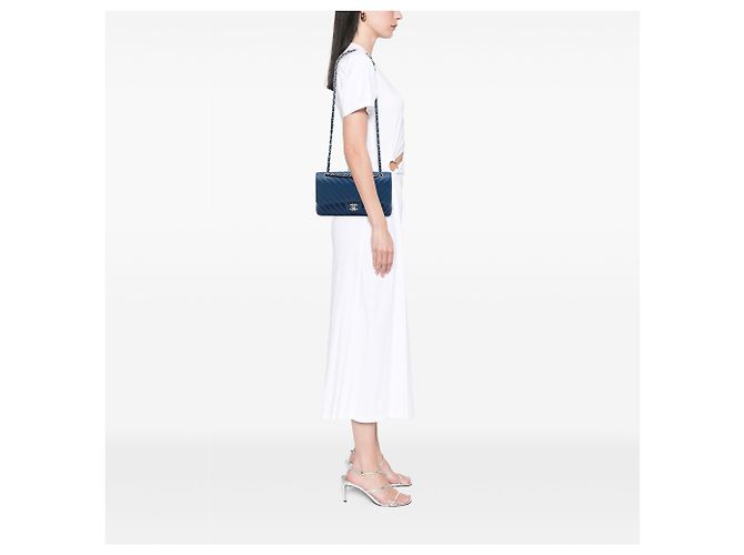 Chanel Blue Medium Classic Chevron Caviar Double Flap Azul Azul oscuro - vista 6