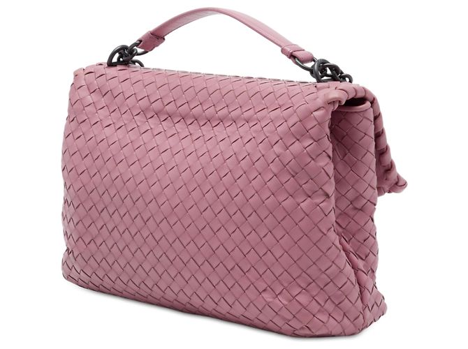 Bolso de hombro Bottega Veneta Olimpia en Nappa Intrecciato rosa, tamaño Medium - vista 2
