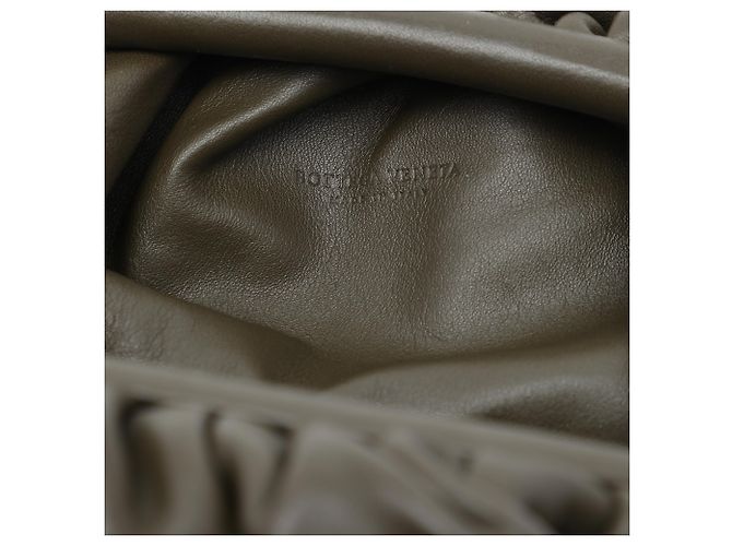 Bottega Veneta The Mini Pouch Crossbody in nappa marrone - vista 5