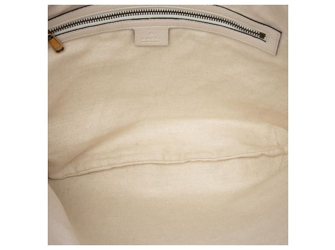 Borsa a tracolla a mezzaluna Gucci in pelle di vitello martellata bianca con logo - vista 4